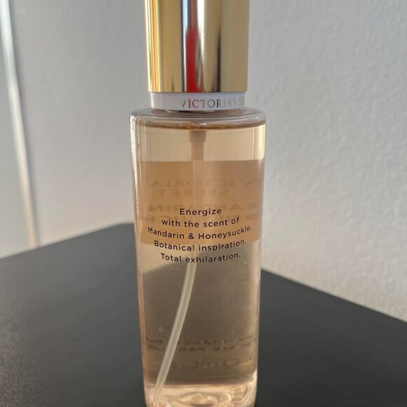 Victoria's Secret Mandarin & Honeysuckle Fragrance Mist - Picture 2 of 2